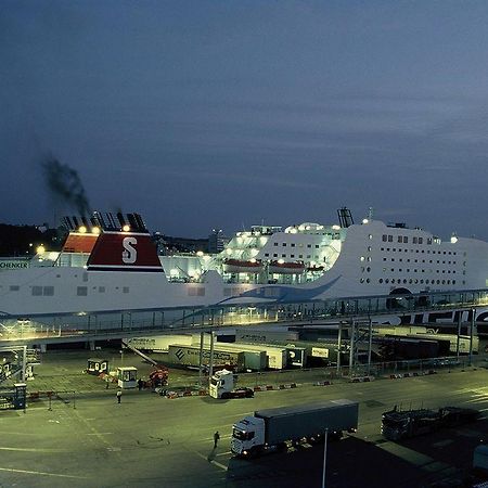 Hotel Am Schwedenkai Kiel Esterno foto
