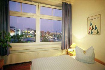 Hotel Am Schwedenkai Kiel Esterno foto