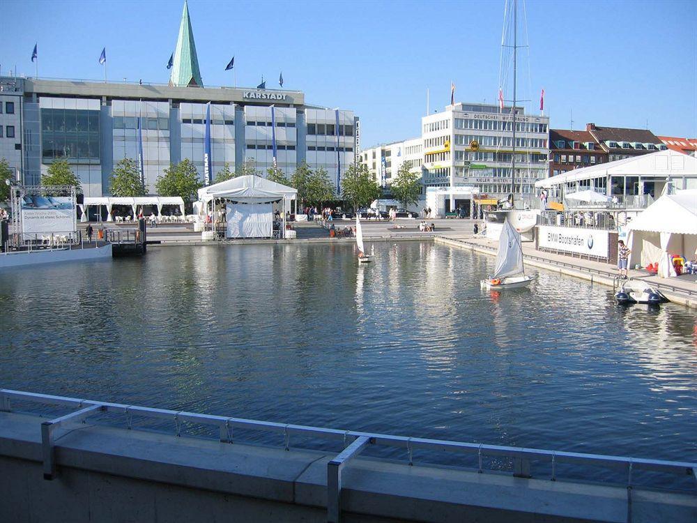 Hotel Am Schwedenkai Kiel Esterno foto