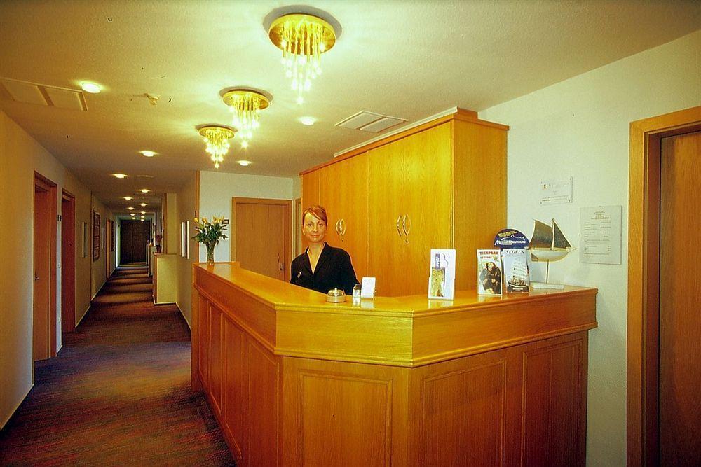 Hotel Am Schwedenkai Kiel Esterno foto