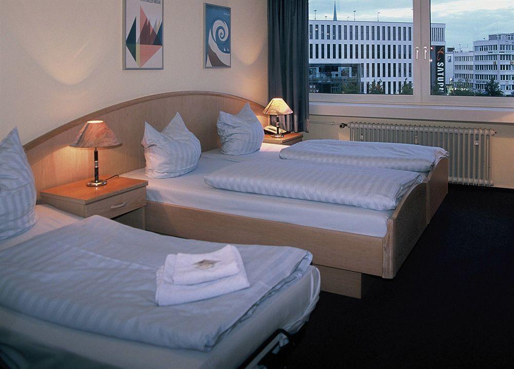 Hotel Am Schwedenkai Kiel Esterno foto