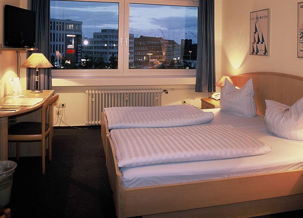 Hotel Am Schwedenkai Kiel Esterno foto